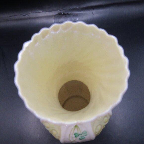 Belleek 6" Yellow Panel Shamrock Vase - Picture 4 of 9